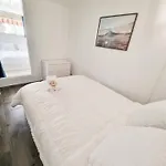 Дом отдыха Maison Tita - Maison Avec Parking, Jardin Et Clim Йер